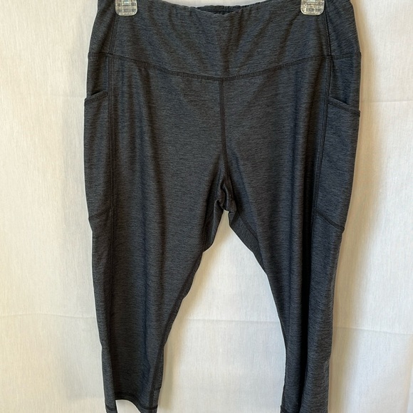 Avia Capris - Picture 1 of 7